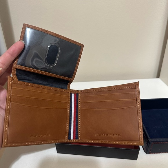Tommy Hilfiger Tan Leather Card Holder - Picture 3 of 3